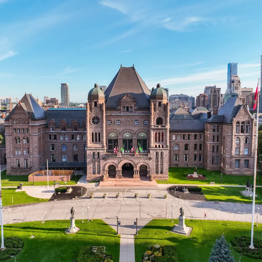 Queen’s Park and the Ontario Legislative Building in Toronto, featuring its historic Romanesque architecture and landscaped grounds.